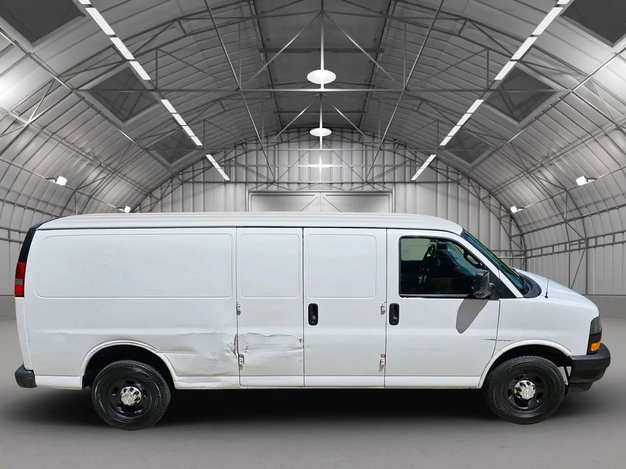 Used 2018 Chevrolet Express 2500 Extended image 12