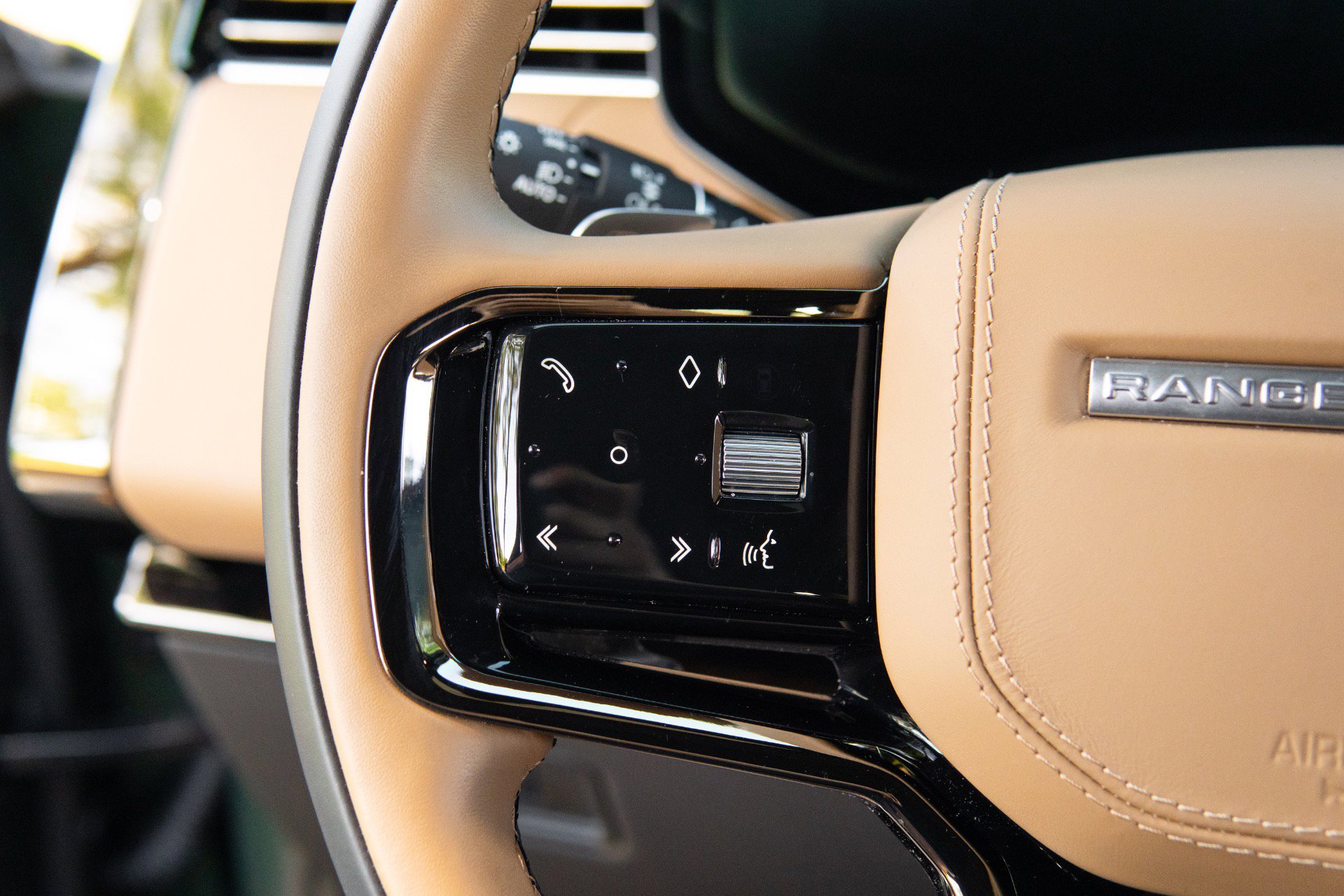 Used 2025 Land Rover Range Rover Sport Dynamic SE AWD/4WD image 32