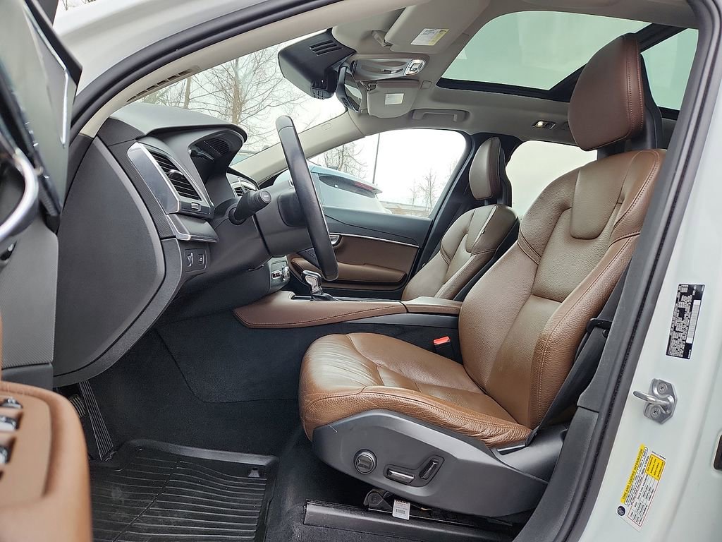 Used 2020 Volvo XC90 T6 Momentum w/ Protection Package Premier image 13