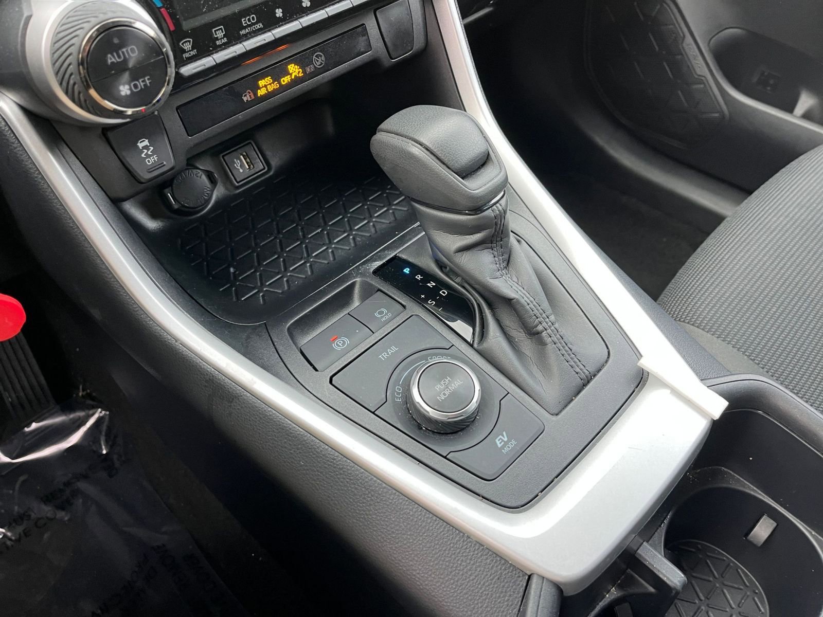 Used 2025 Toyota RAV4 LE image 40