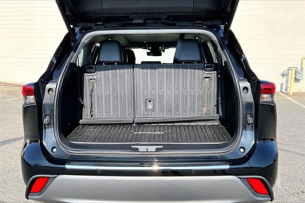Used 2021 Toyota Highlander Platinum image 26