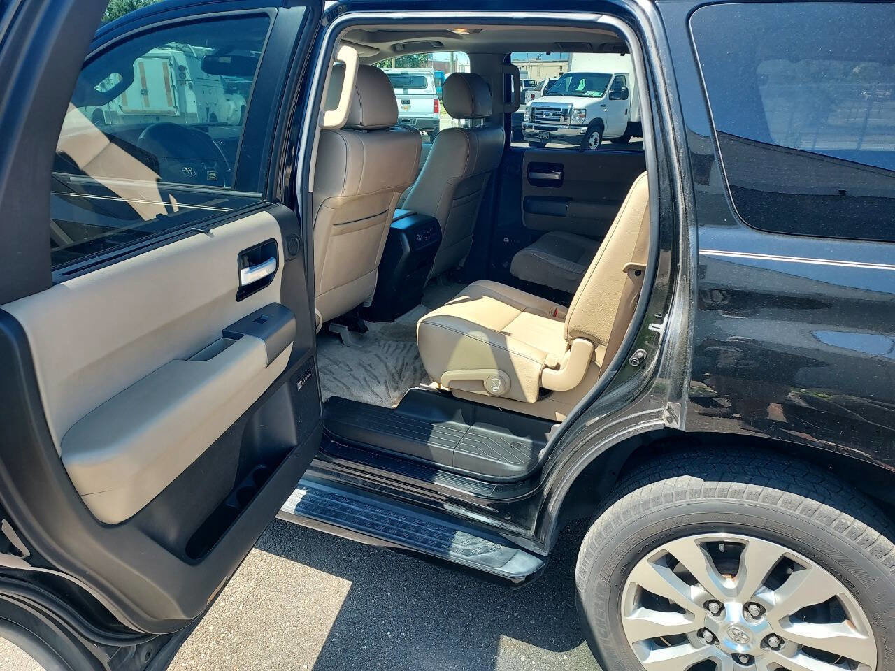 Used 2011 Toyota Sequoia Limited AWD/4WD image 10