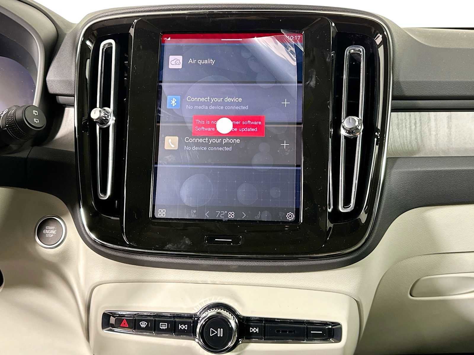 Certified 2025 Volvo XC40 B5 Plus w/ Protection Package Premier image 13