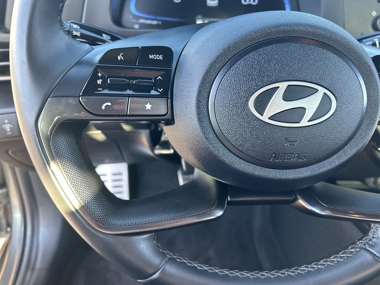 Used 2025 Hyundai Elantra Sport FWD image 20