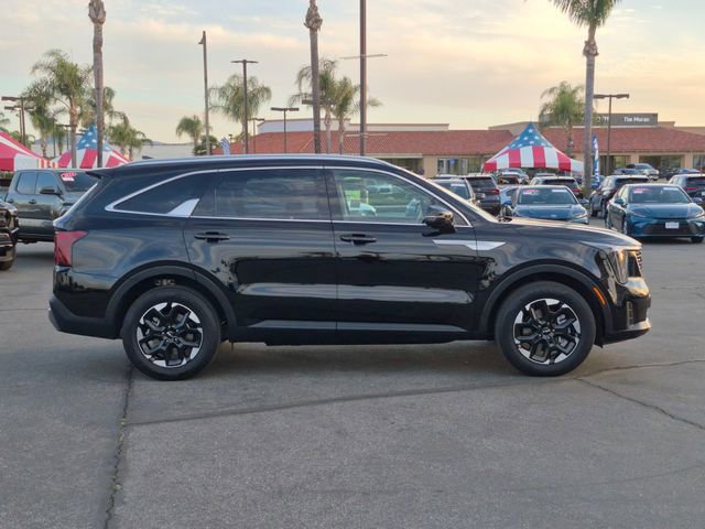 Used 2025 Kia Sorento S w/ Panoramic Sunroof Package image 4