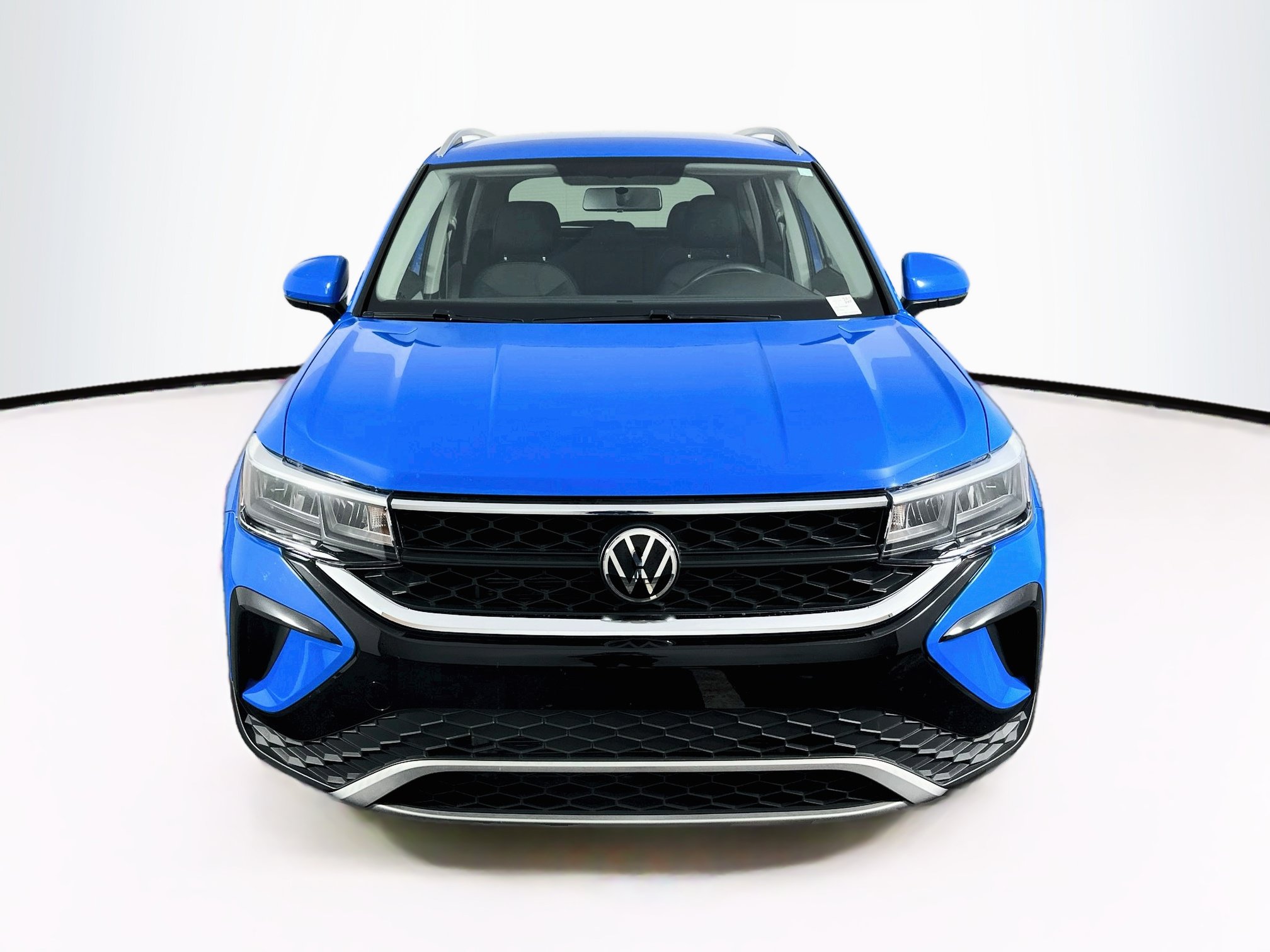 Used 2022 Volkswagen Taos SE FWD image 2