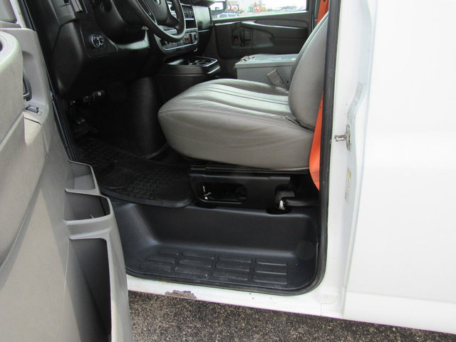Used 2015 Chevrolet Express 2500 RWD image 29