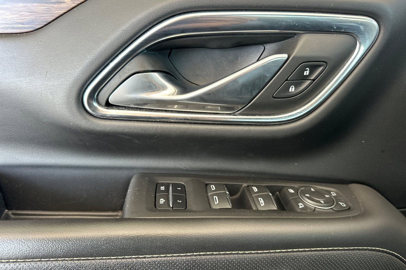 Used 2023 Chevrolet Suburban Premier AWD/4WD image 11