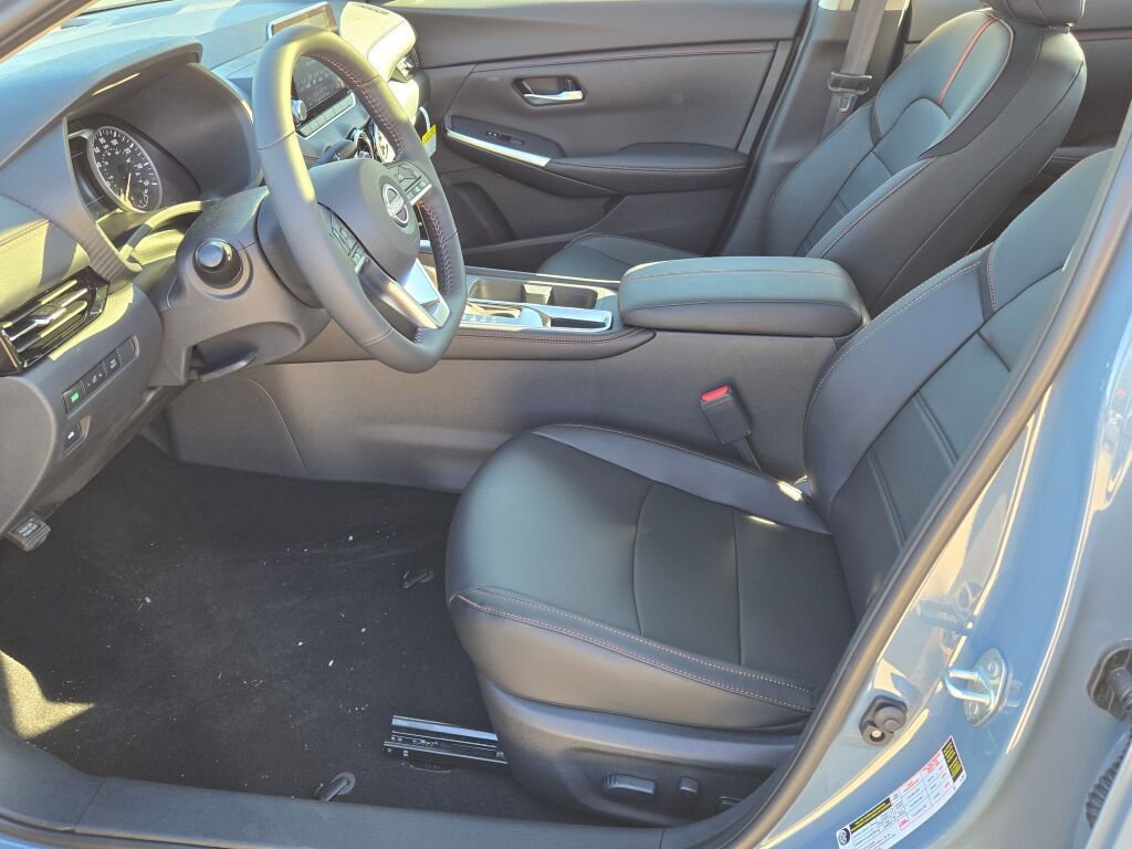 Used 2025 Nissan Sentra SR w/ SR Premium Package image 16