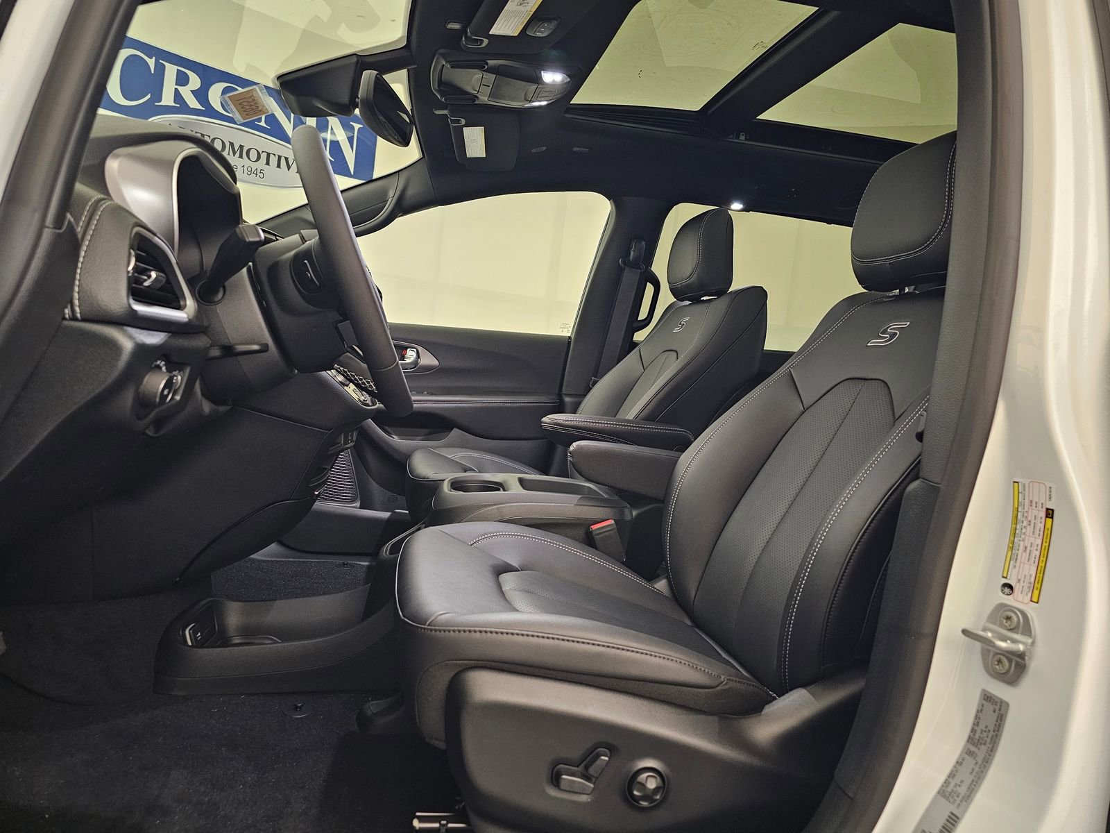 New 2026 Chrysler Pacifica Select w/ S Appearance Package FWD image 13