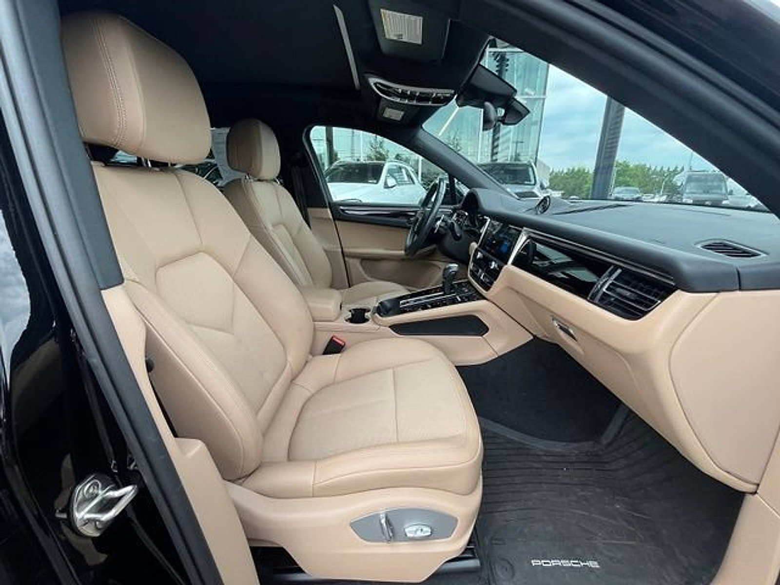 Used 2024 Porsche Macan AWD/4WD image 8