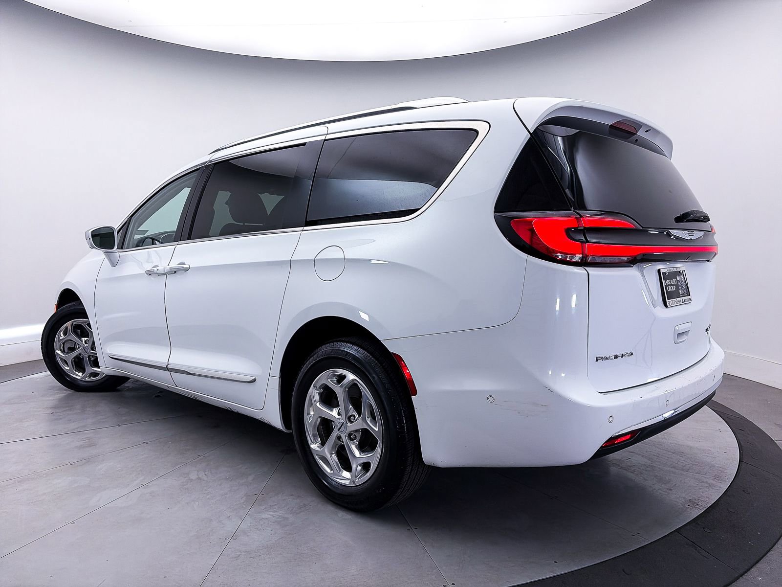 Used 2021 Chrysler Pacifica Limited w/ Premium & Safety Sphere Group image 2