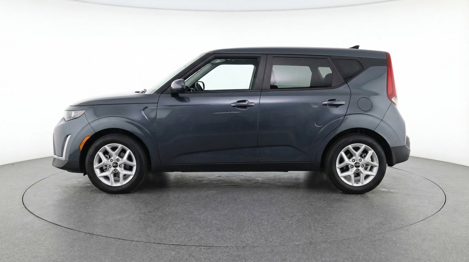 Used 2025 Kia Soul LX w/ LX Technology Package FWD image 5