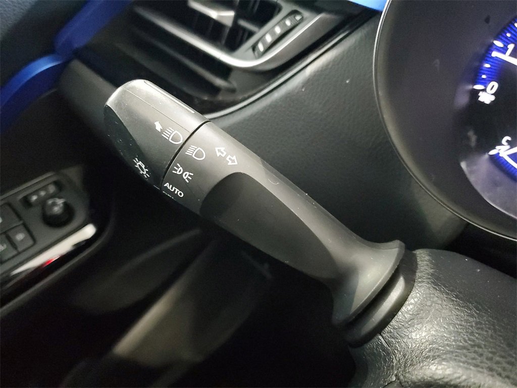 Used 2021 Toyota C-HR XLE image 29