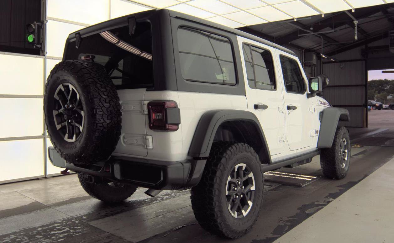 Used 2026 Jeep Wrangler Unlimited Rubicon AWD/4WD image 3