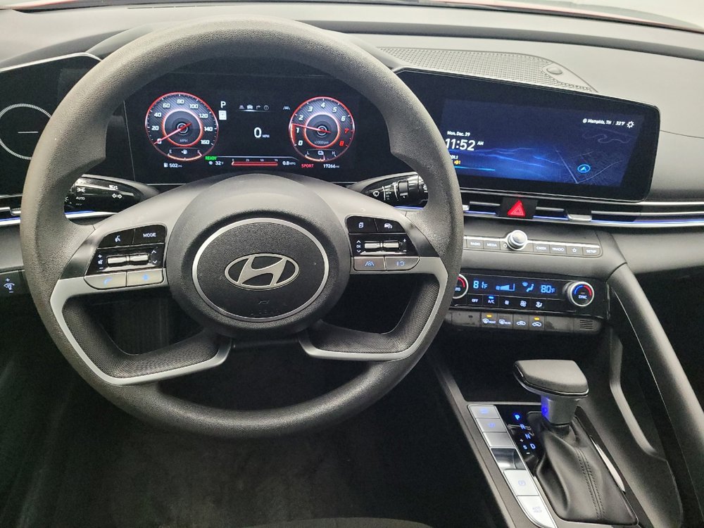 Used 2024 Hyundai Elantra Blue image 22
