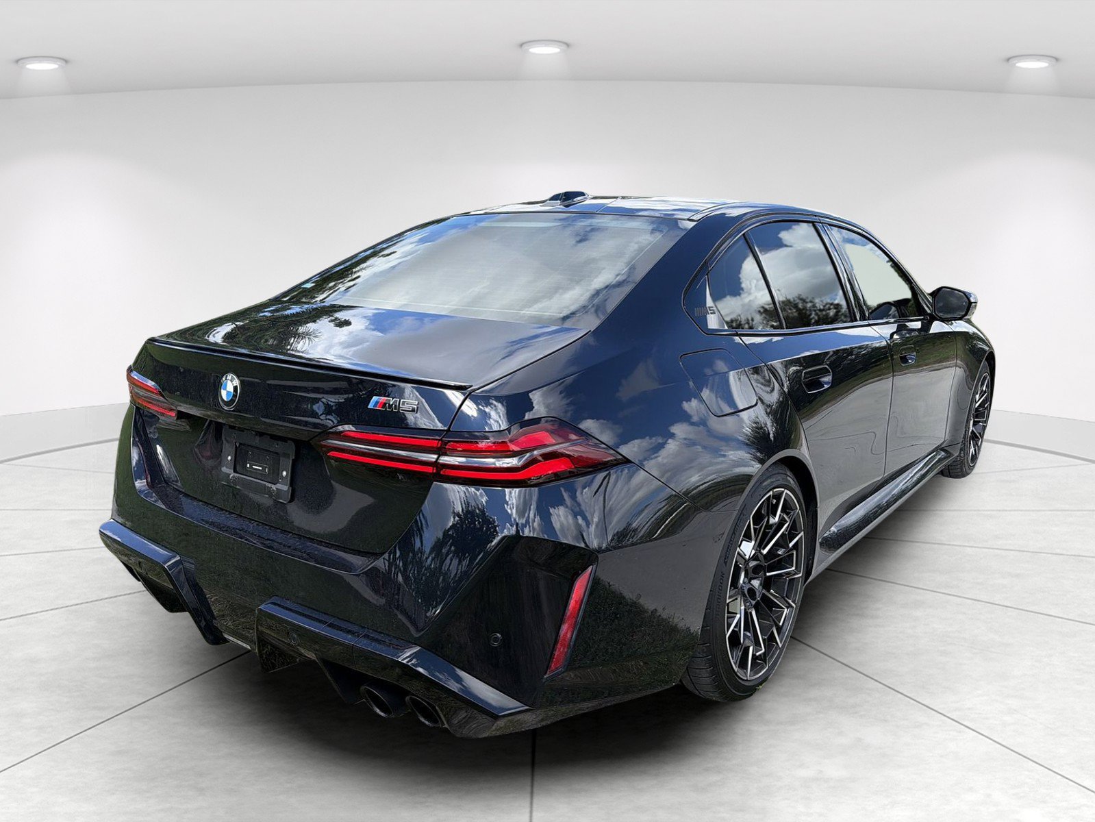 Used 2026 BMW M5 w/ Executive Package AWD/4WD image 4