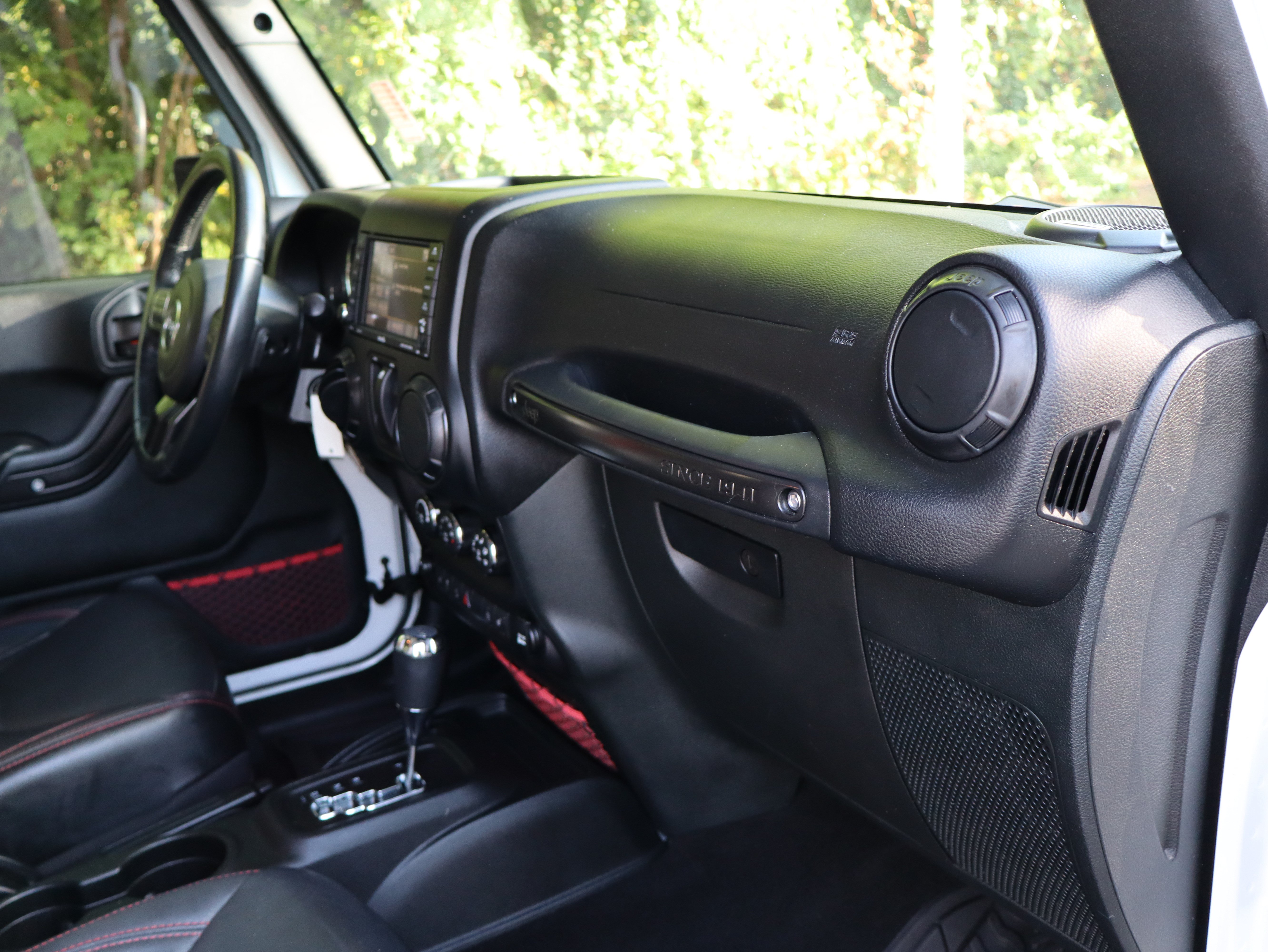 Used 2018 Jeep Wrangler Rubicon AWD/4WD image 36