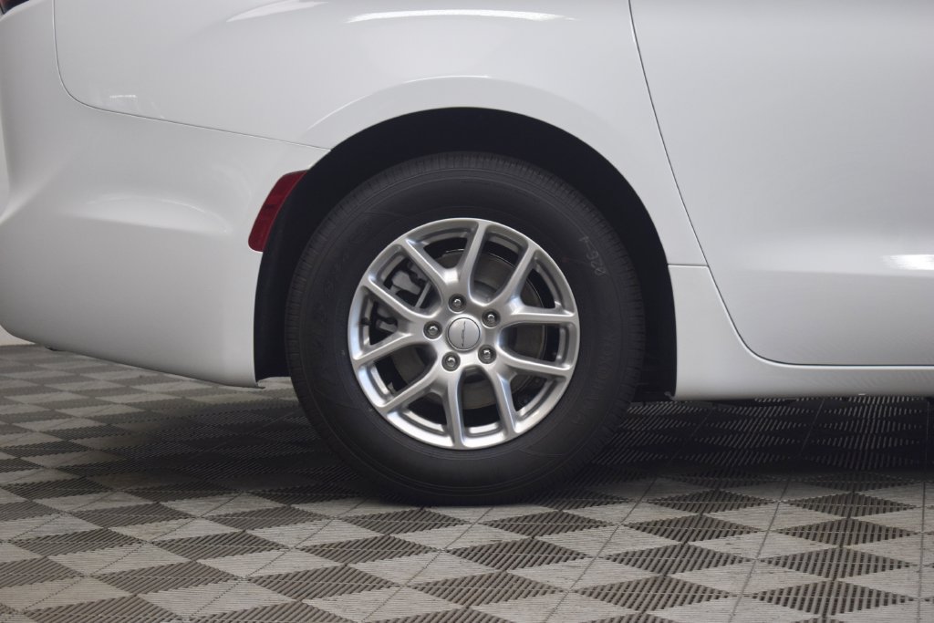New 2027 Chrysler Pacifica LX FWD image 8