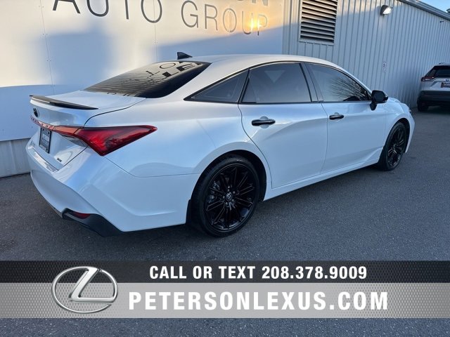 Used 2022 Toyota Avalon XSE image 3
