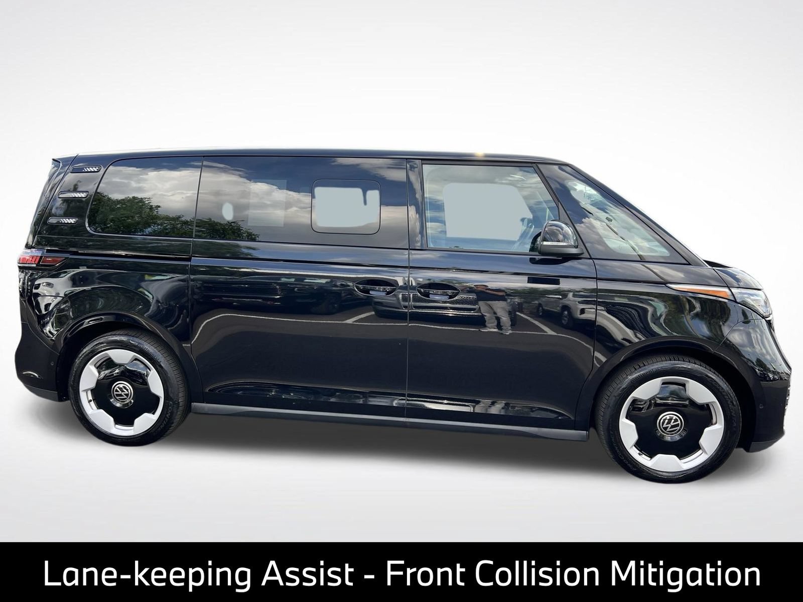 Used 2025 Volkswagen ID. Buzz Pro S RWD image 11