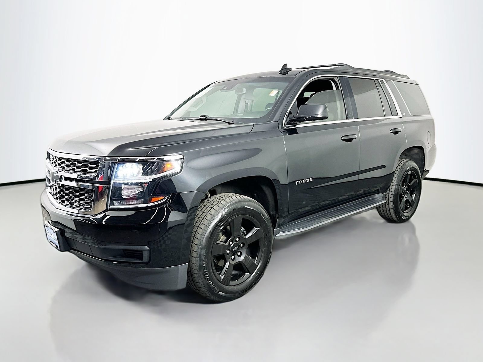 Used 2018 Chevrolet Tahoe LT w/ LT Midnight Edition AWD/4WD image 4
