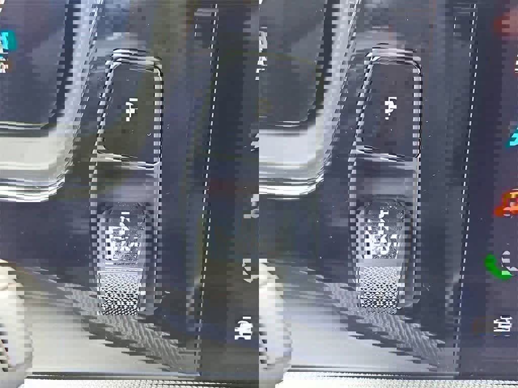 Used 2025 Porsche Cayenne S image 34