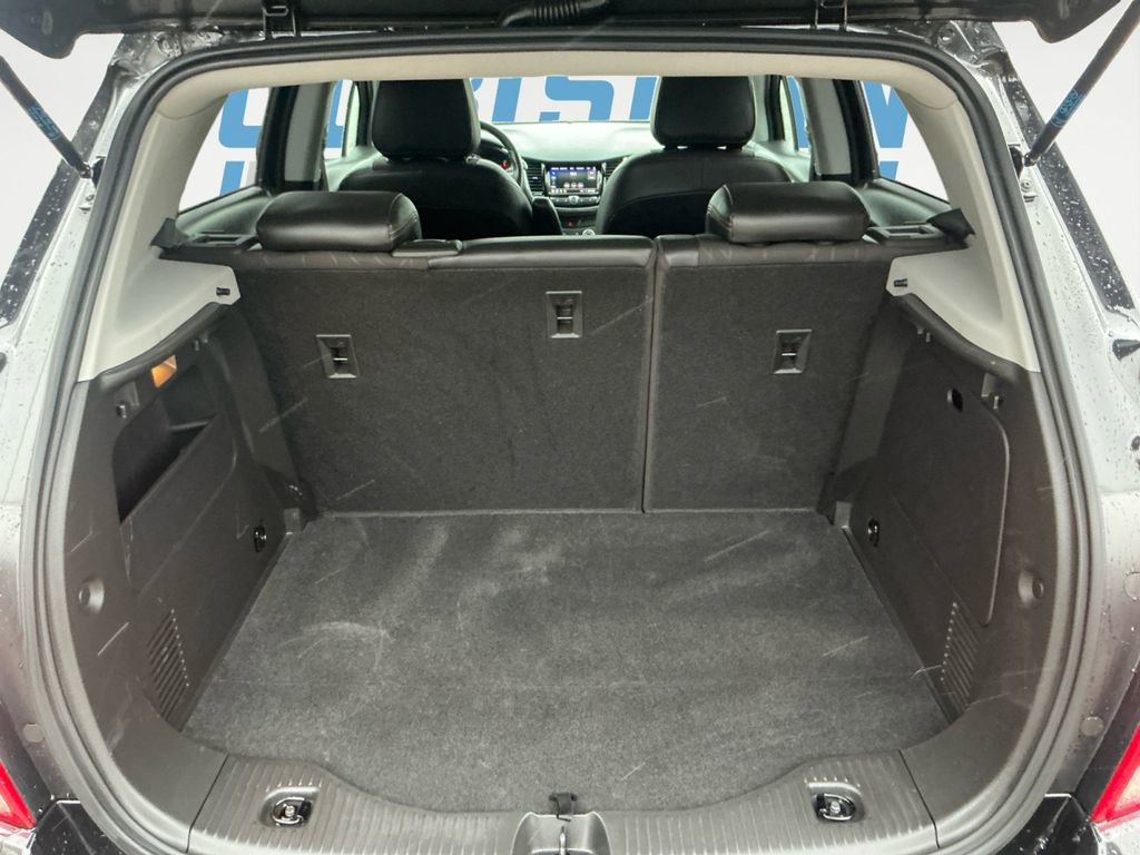 Used 2022 Chevrolet Trax LT w/ Midnight Edition image 17
