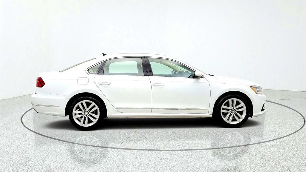 Used 2017 Volkswagen Passat 3.6 SEL Premium FWD image 4