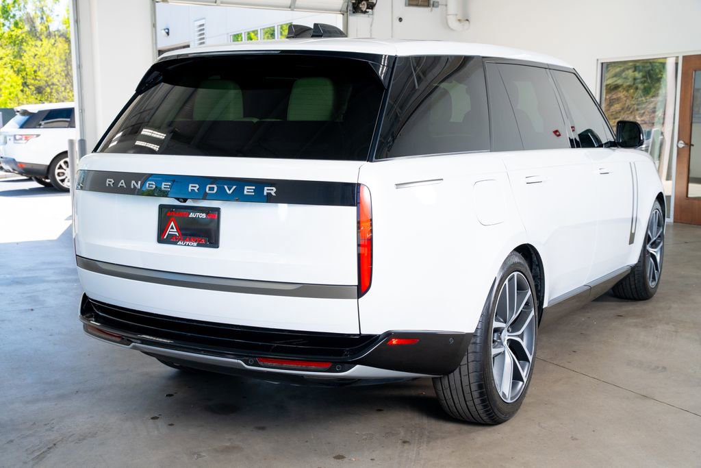 Used 2024 Land Rover Range Rover Long Wheelbase SE image 6