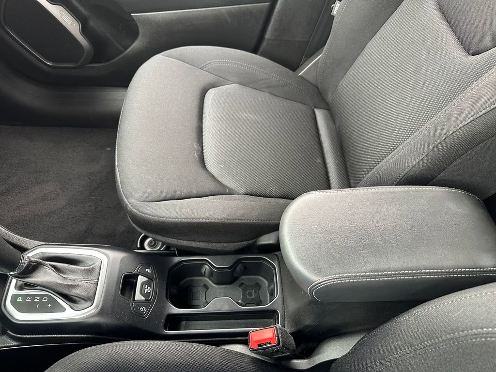 Certified 2023 Jeep Renegade Latitude AWD/4WD image 29