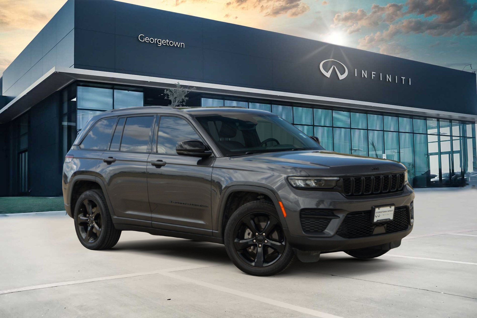 Used 2023 Jeep Grand Cherokee Altitude AWD/4WD image 1