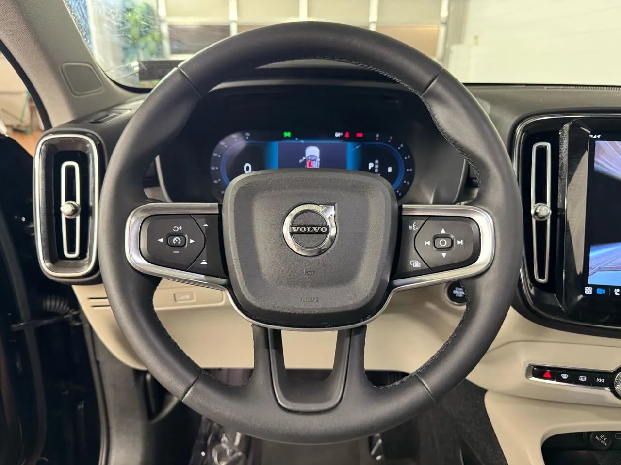 Used 2024 Volvo XC40 B5 Ultimate w/ Climate Package AWD/4WD image 21