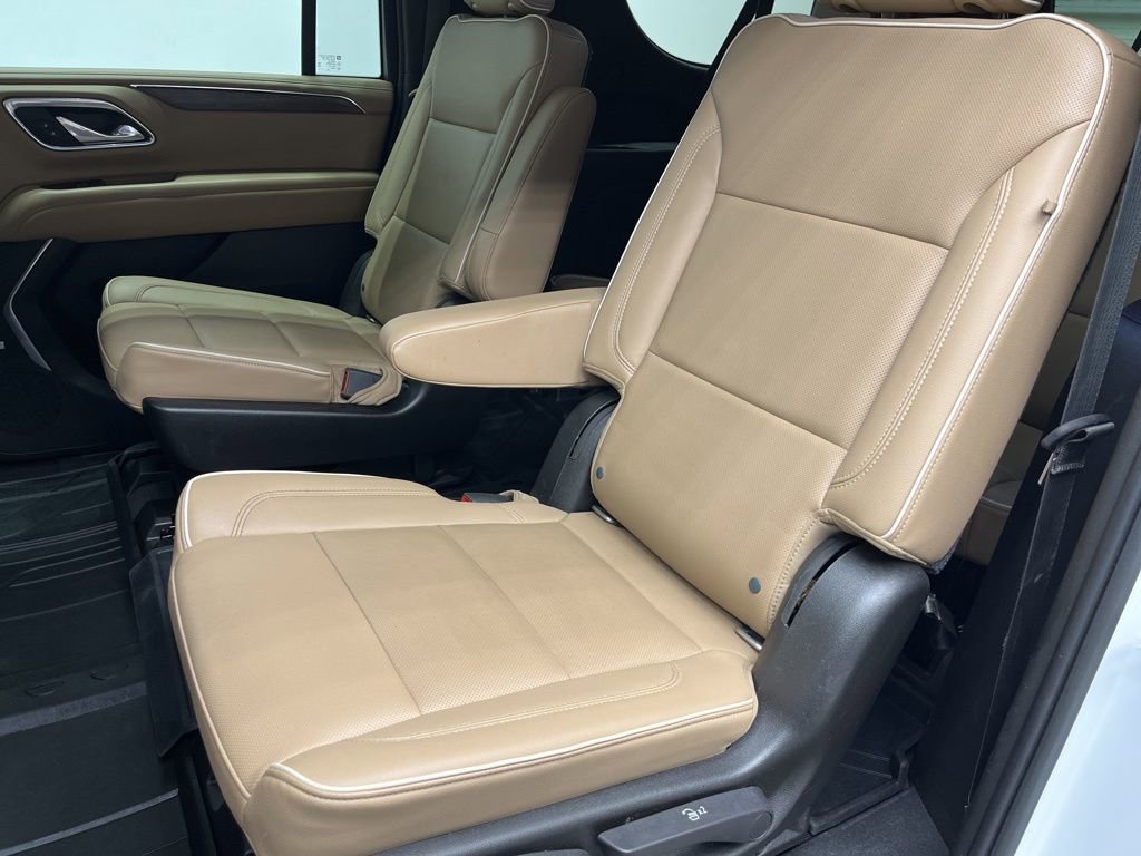 Used 2021 Chevrolet Suburban Premier w/ Premium Package image 22