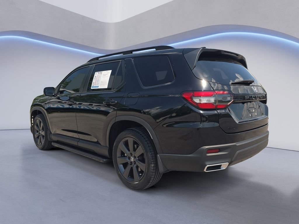 Used 2023 Honda Pilot Sport image 3
