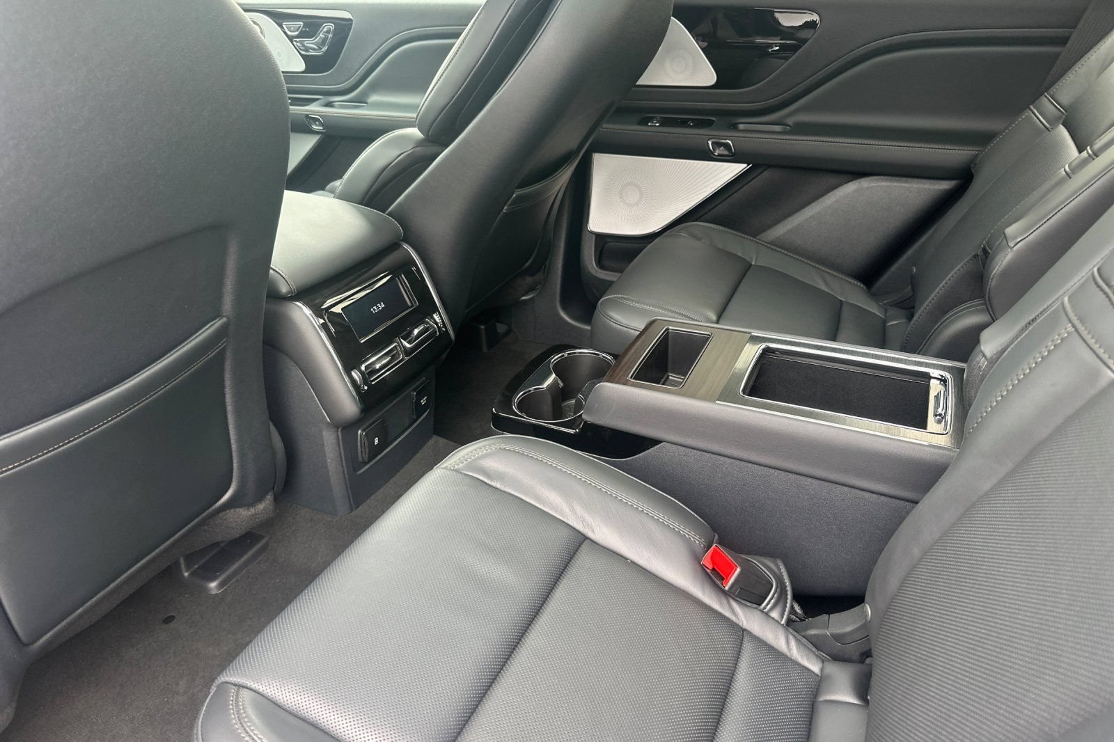 New 2026 Lincoln Aviator Reserve w/ Luxury Package RWD image 11