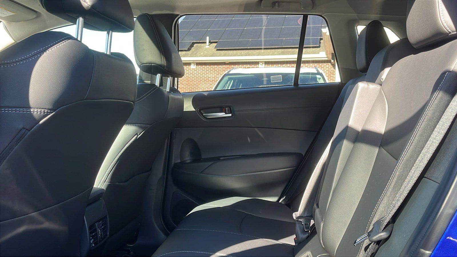 Used 2023 Toyota Corolla Cross XLE w/ Convenience Package image 19