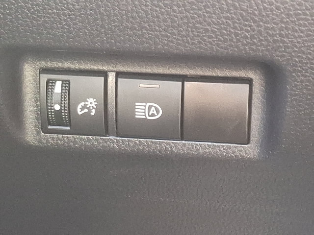 Used 2024 Toyota RAV4 LE AWD/4WD image 19