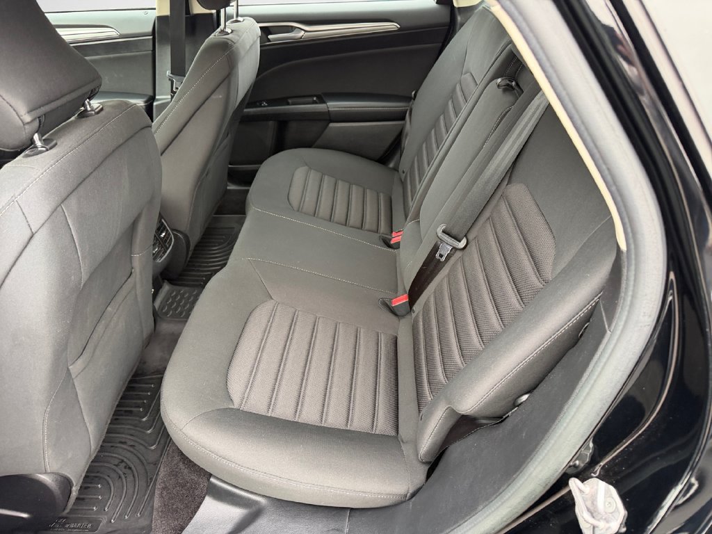 Used 2017 Ford Fusion SE w/ Fusion SE Technology Package FWD image 24