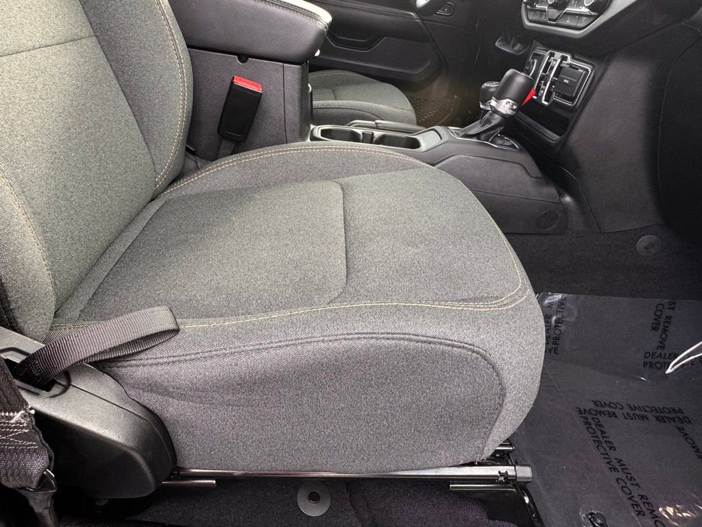 Used 2025 Jeep Wrangler Sahara image 33
