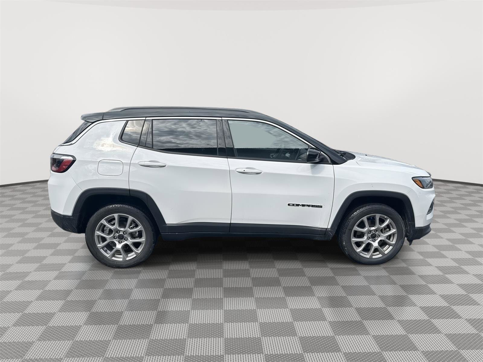 Used 2025 Jeep Compass Limited image 6