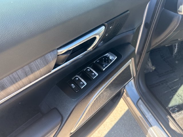 Used 2024 Kia Telluride SX w/ Towing Package AWD/4WD image 11