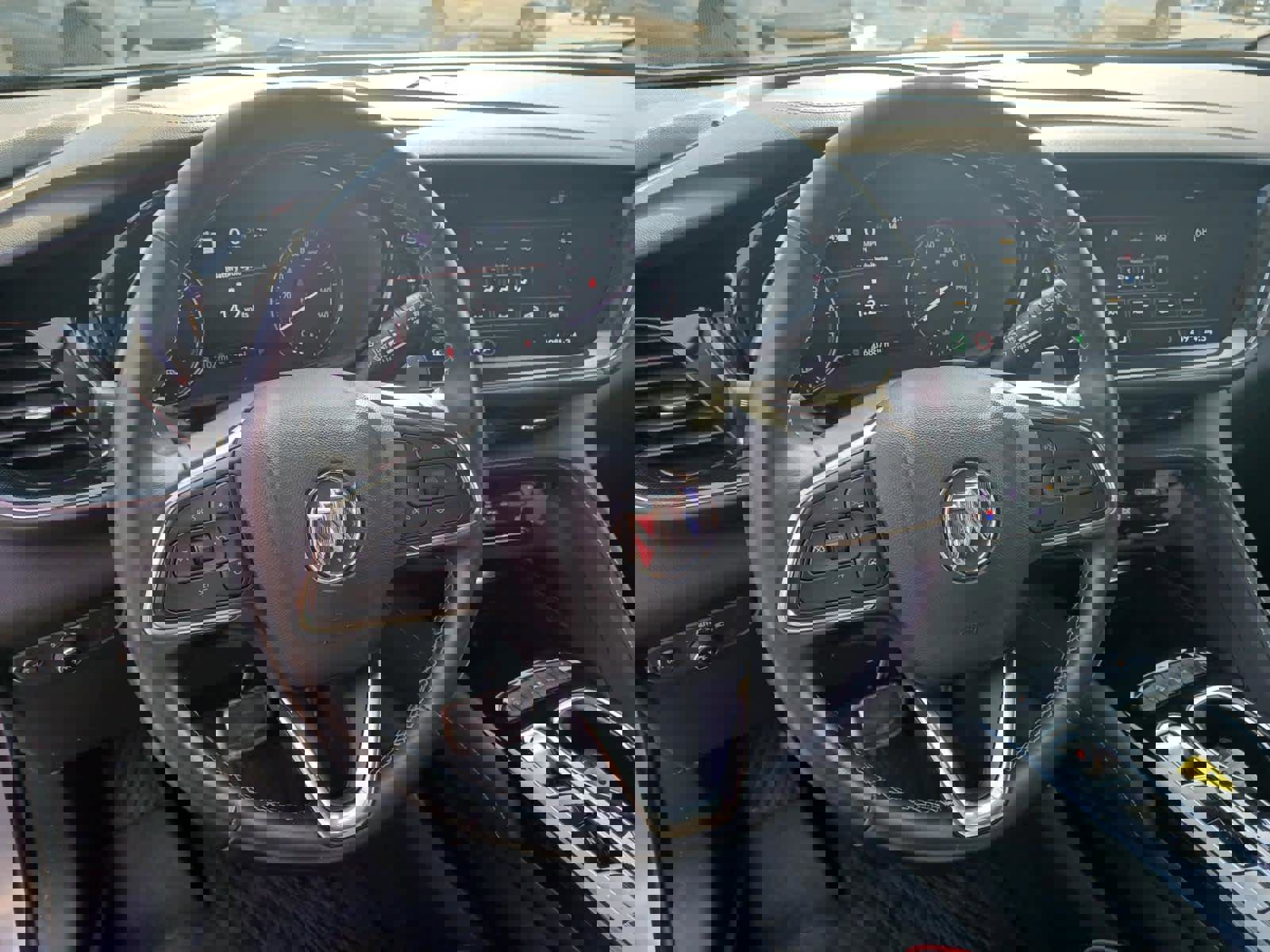 Used 2022 Buick Envision Essence w/ Technology Package II image 9