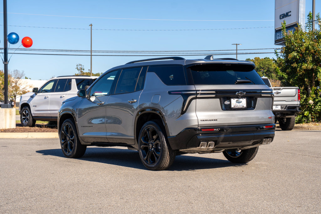 New 2027 Chevrolet Traverse RS w/ LPO, Floor Liner Package FWD image 5