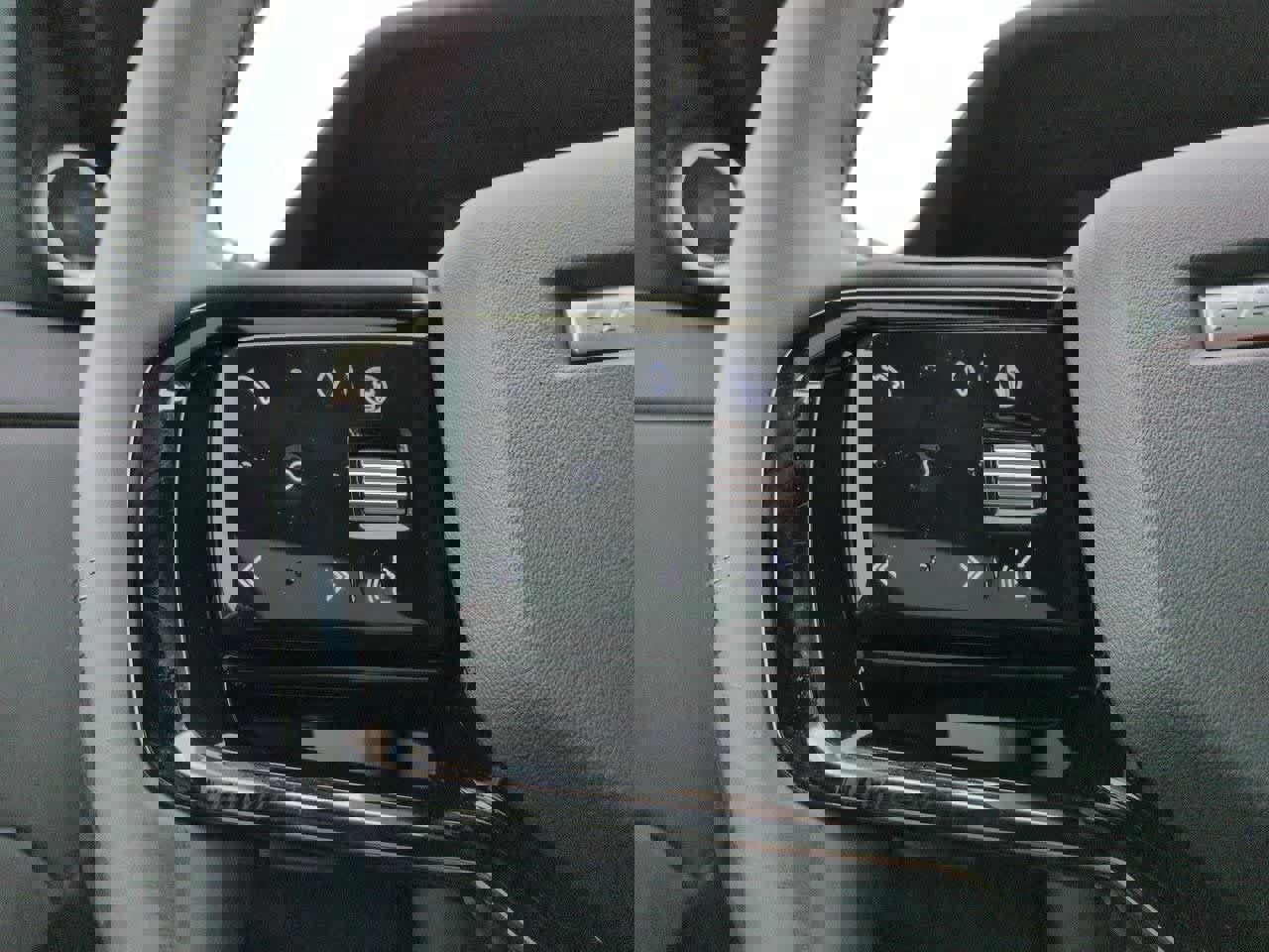 New 2026 Land Rover Range Rover Evoque S image 25