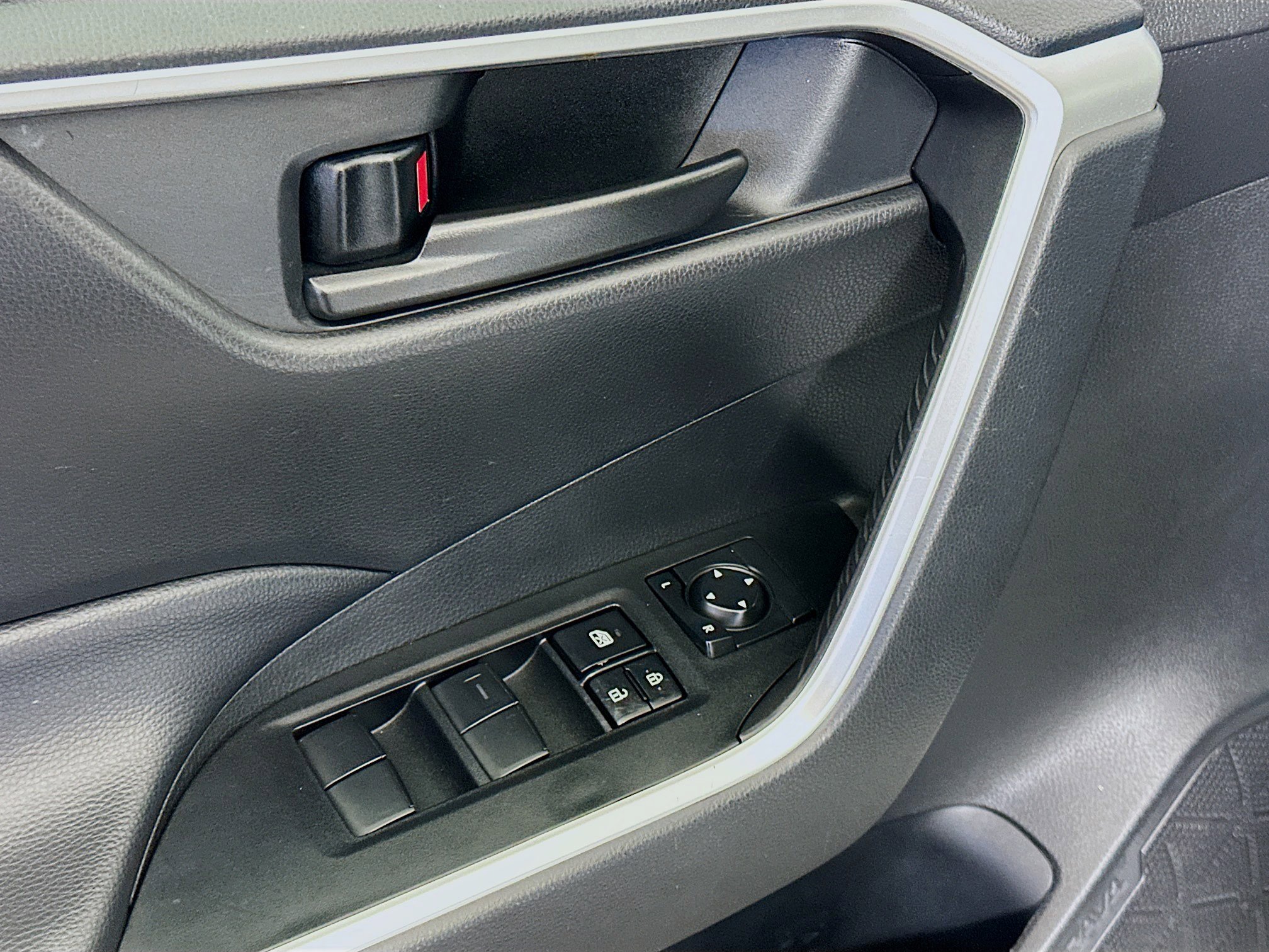 Used 2024 Toyota RAV4 LE image 15