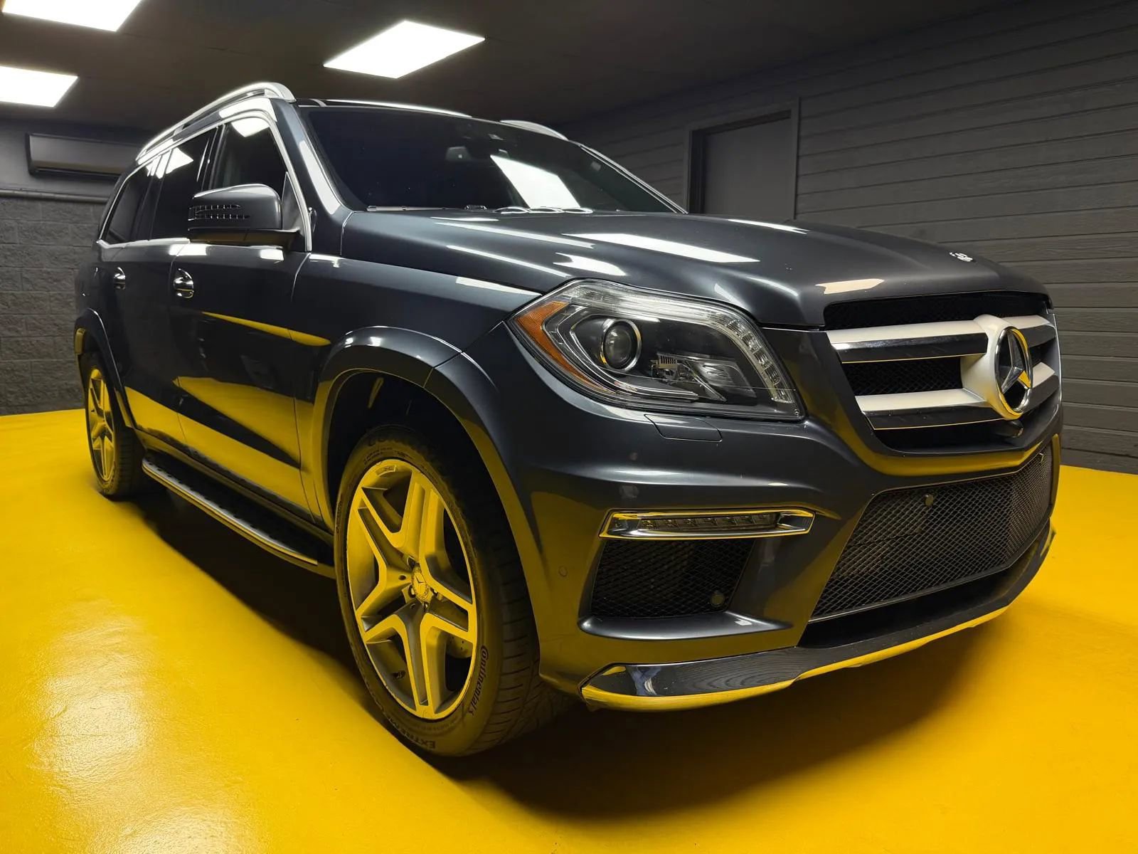 Used 2015 Mercedes-Benz GL 550 4MATIC image 2