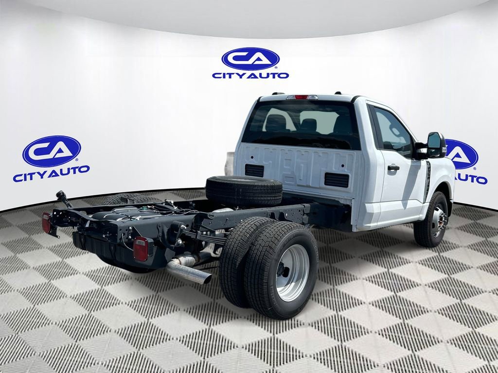 Used 2025 Ford F350 XL w/ XL Chrome Package RWD image 3