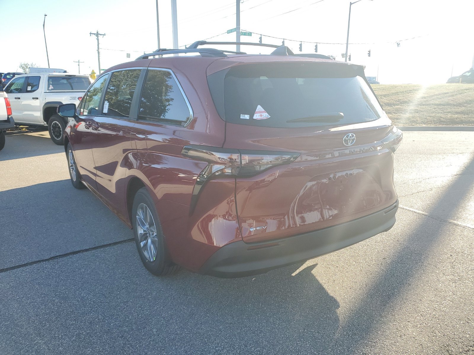 New 2026 Toyota Sienna LE FWD image 3