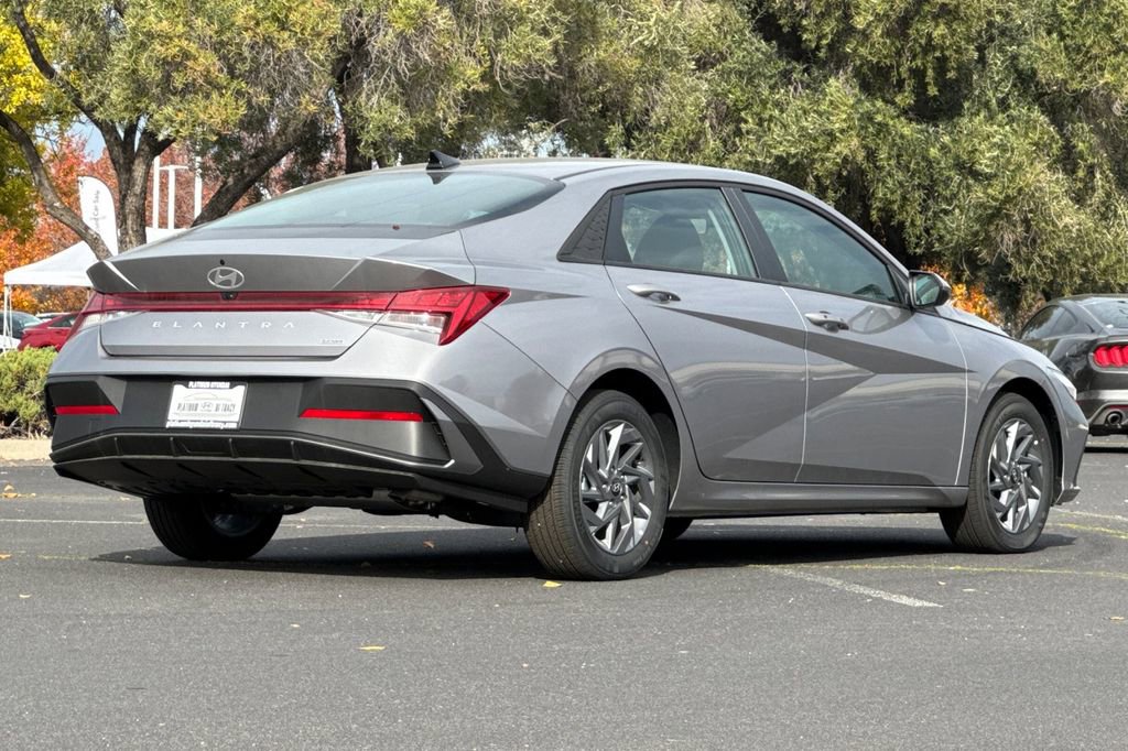 New 2026 Hyundai Elantra Blue image 4